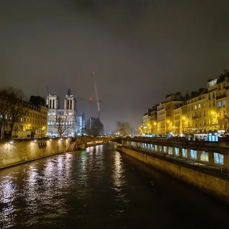 Haussmannien Saint Michel Notre Dame * Paris
