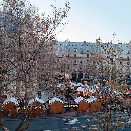 Haussmannien Saint Michel Notre Dame Apartment *