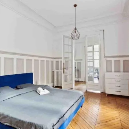 Haussmannien Saint Michel Notre Dame Apartment Paris