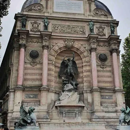 Haussmannien Saint Michel Notre Dame París