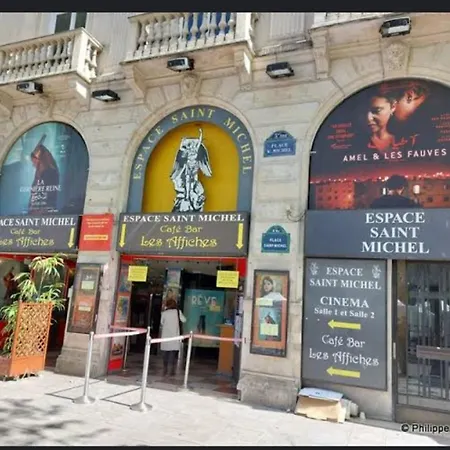 Haussmannien Saint Michel Notre Dame Apartment *